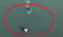 Thót tim cảnh nam thanh niên lao mình xuống sông cứu cô gái trẻ để lại tư trang nhảy cầu